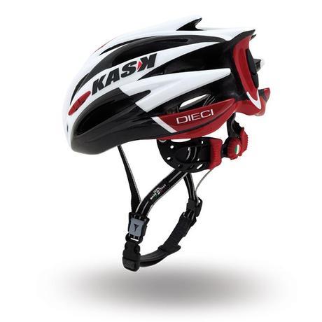 Casco fabricado en plástico con gran capacidad de protección. 