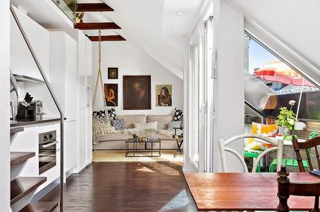 Una pequeña buhardilla con mucha luz