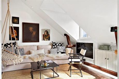 Una pequeña buhardilla con mucha luz