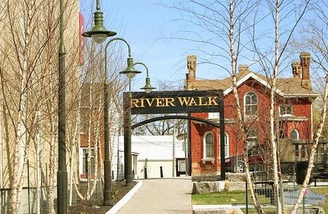 En Caledonia, ON, inaugurando el sol