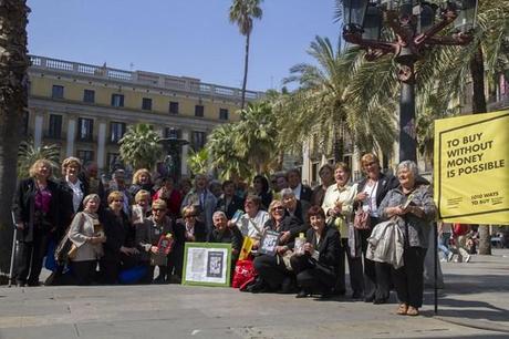 Otro Sant Jordi es posible: 1.010 maneras de comprar un libro sin dinero. coro comprador