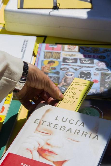 Otro Sant Jordi es posible: 1.010 maneras de comprar un libro sin dinero. libro etxebarria