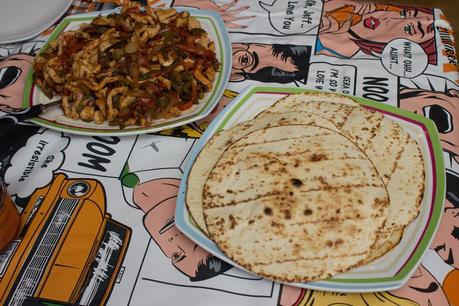 Noche mejicana: nachos foster y fajitas de pollo