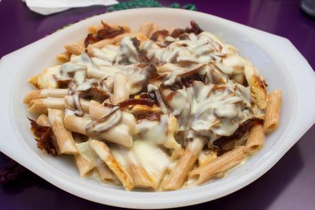 Pasta con pollo y salsa de champiñones Pasta con pollo y salsa de champiñones