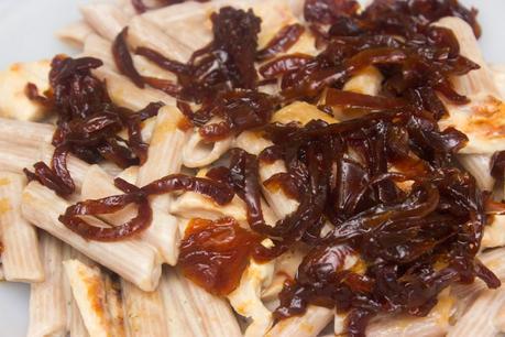 Pasta con pollo y salsa de champiñones Pasta con pollo y salsa de champiñones