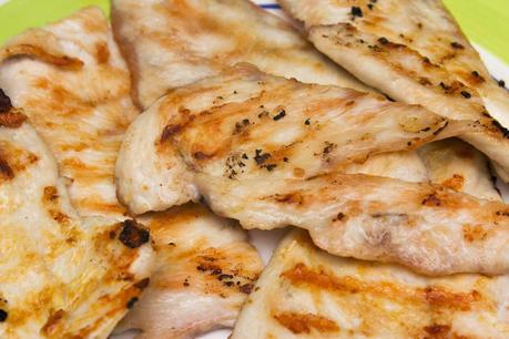 Pasta con pollo y salsa de champiñones Pasta con pollo y salsa de champiñones