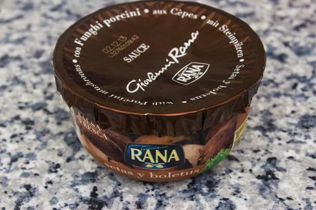 Pasta con pollo y salsa de champiñones Pasta con pollo y salsa de champiñones