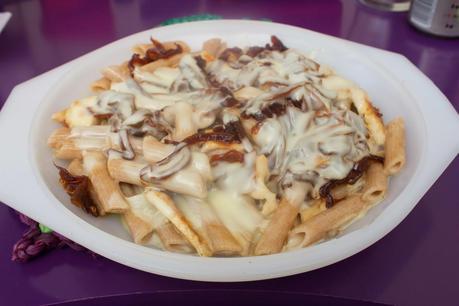 Pasta con pollo y salsa de champiñones