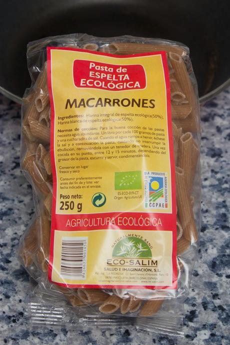 Pasta con pollo y salsa de champiñones Pasta con pollo y salsa de champiñones