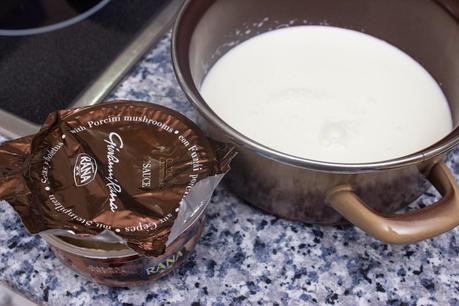 Pasta con pollo y salsa de champiñones Pasta con pollo y salsa de champiñones