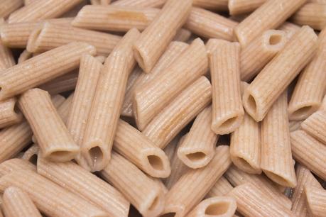 Pasta con pollo y salsa de champiñones