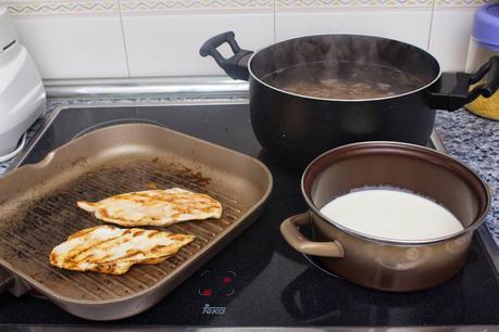 Pasta con pollo y salsa de champiñones Pasta con pollo y salsa de champiñones
