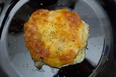 Calabacines rellenos de salchichas y provolone