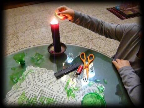 Reciclando: Recipiente con botella de plástico