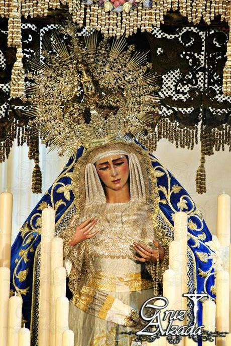 La Virgen de las Angustias lució una medalla de la Pastora de Cantillana