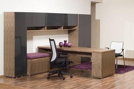Bellas oficinas moradas en casa