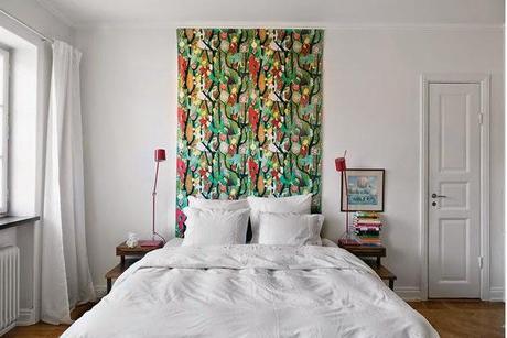 un cabecero con tela