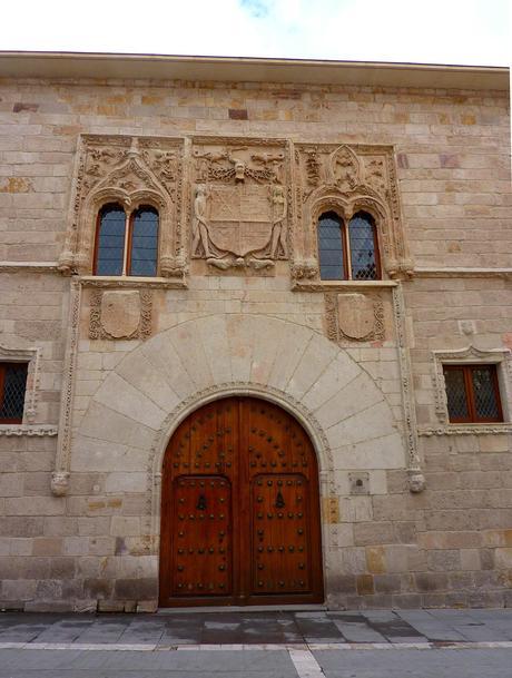 palacio-de-los-momos-puerta