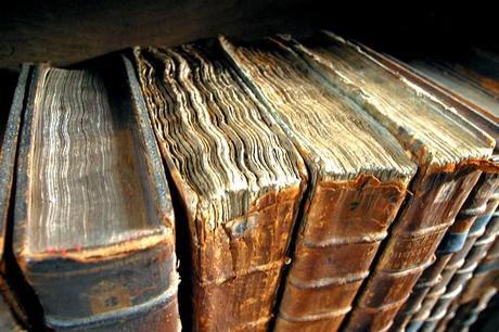 Lee, ten voz propia Old_book_bindings wikipedia