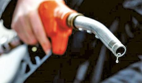 NaftaBombaCargando-23042014