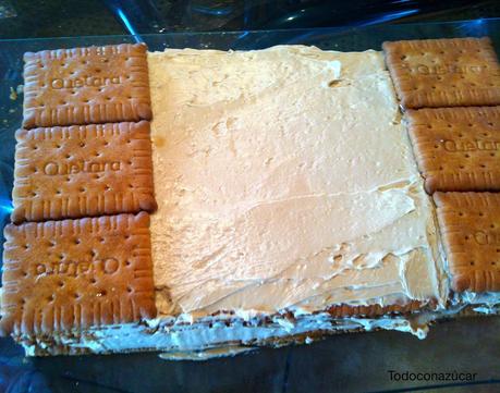 TARTA DE CAFÉ Y GALLETAS.