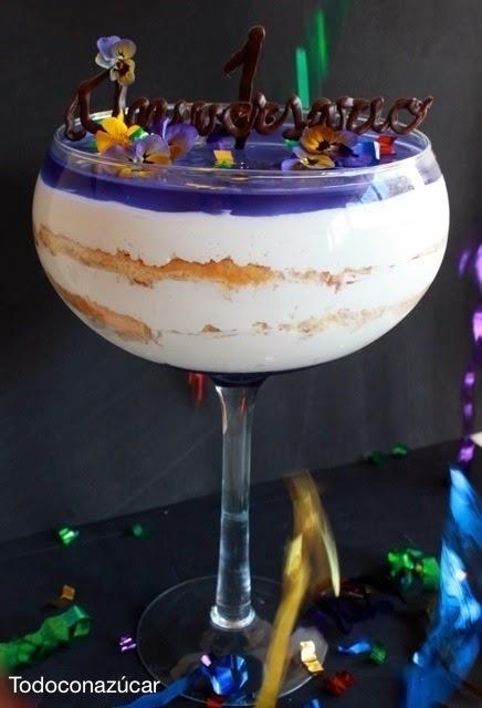 TARTA DE QUESO Y VIOLETAS PARA CELEBRAR QUE ¡CUMPLIMOS UN AÑO!