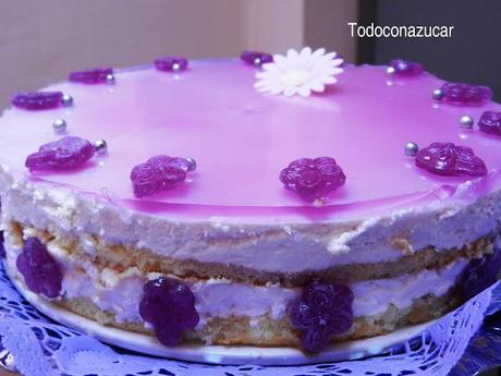 TARTA DE QUESO Y VIOLETAS PARA CELEBRAR QUE ¡CUMPLIMOS UN AÑO!