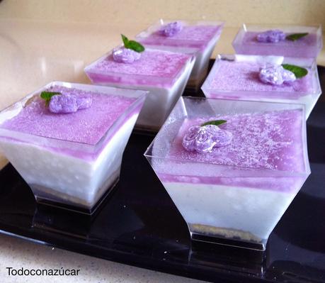 TARTA DE QUESO Y VIOLETAS PARA CELEBRAR QUE ¡CUMPLIMOS UN AÑO!