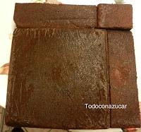 TARTA CARRETERA Y COCHITOS, DE FRESA Y CHOCOLATE CRUJIENTE