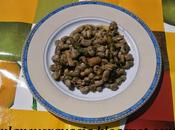 Habas espárragos trigueros ajos tiernos aceite oliva virgen.