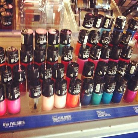 ColorShow de Maybelline, una paleta vibrante de colores para elegir.