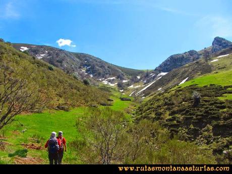 Ruta al Campigüeños y Carasca: Llegando a Valloseru