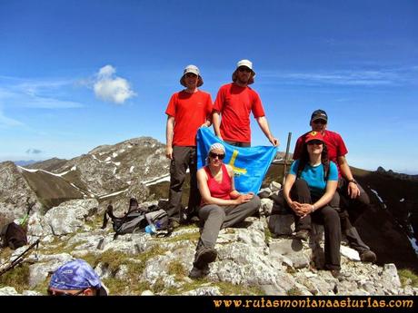 Ruta al Campigüeños y Carasca: Cima de La Carasca o Cornielles - 1.744 m.