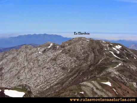 Ruta al Campigüeños y Carasca: Vista de la Llambria