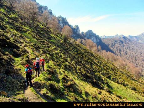 Ruta al Campigüeños y Carasca: Entrando en el bosque Porupintu