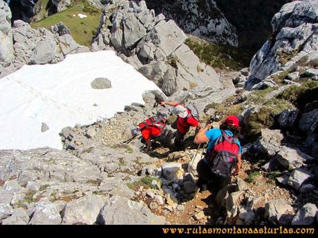 Ruta al Campigüeños y Carasca: Descendiendo la Carasca