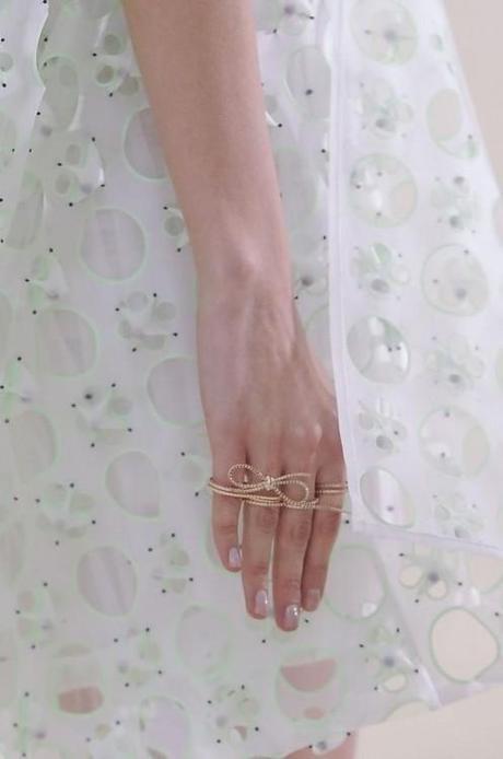 Joyas para la novia en el día de su boda, un poco de inspiración…. anillos dorados novia