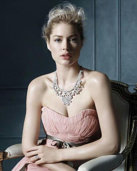 Joyas para la novia en el día de su boda, un poco de inspiración…. Novia con collar