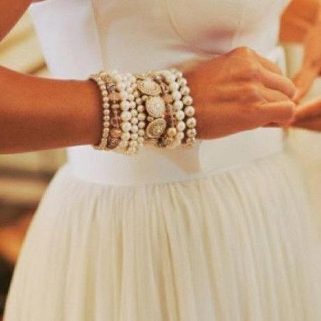 Joyas para la novia en el día de su boda, un poco de inspiración…. pulseras de perlas
