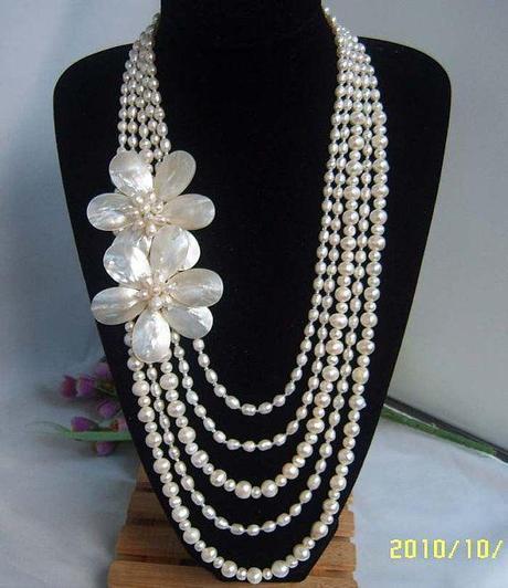 Joyas para la novia en el día de su boda, un poco de inspiración…. collar perlas con flor