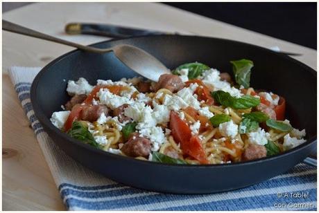 Espaguetis con Salchichas Frescas al Vino