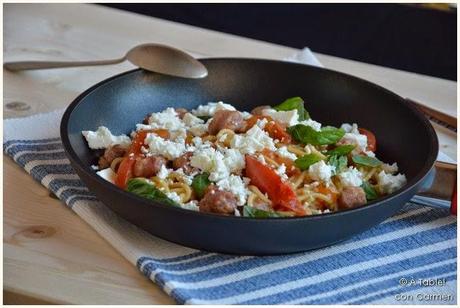 Espaguetis con Salchichas Frescas al Vino