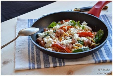 Espaguetis con Salchichas Frescas al Vino