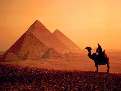 Extraterrestres y pirámides en Pharaoh, de la HBO