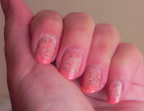 Esmaltes efecto pluma de ÜNT y cómo combinar tus toppers.