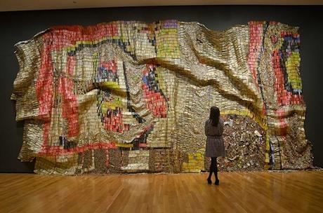 Recicla con El Anatsui El Anatsui muro de tapones reciclados DIY