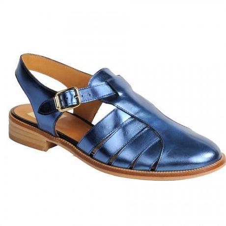 Sandalias de piel azul metalizada de la marca de Elda Ana Matt