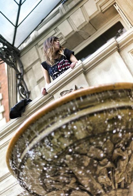 street style barbara crespo casa de america madrid C&A coca cola tshirt outfit fashion blogger blog de moda