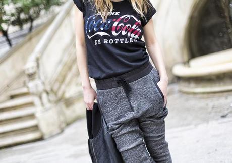 street style barbara crespo casa de america madrid C&A coca cola tshirt outfit fashion blogger blog de moda