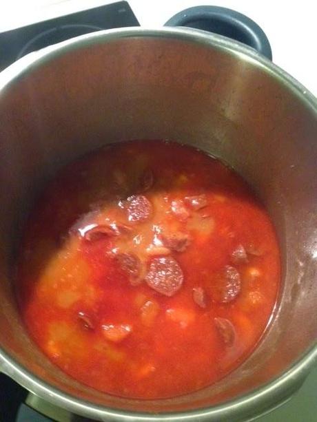 Judiones con chorizo y zanahoria. Comida para la oficina.